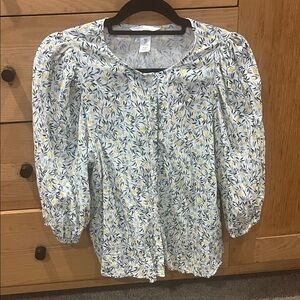 Light Cream Floral Button-Front Puff Sleeve Top
